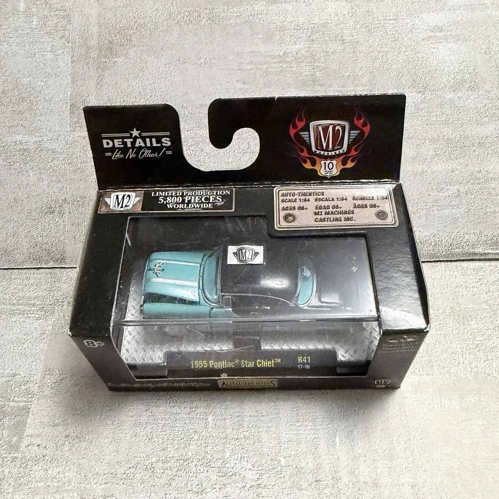 M2 Die‎ Cast 1955 Pontiac Star Chief R41 1:44 Powder Blue & Black #32500